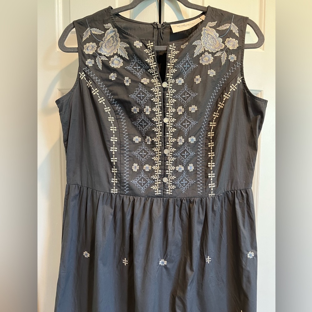LA BELLUM HILLARY SCOTT / Sleeveless, Embroidered, Maxi Dress - Size Medium